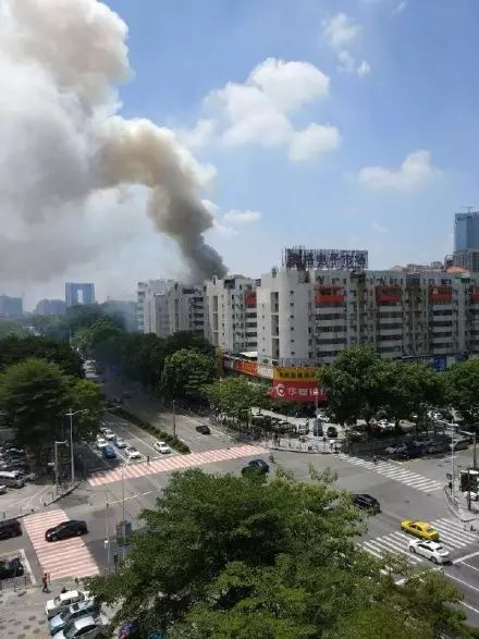 恐怖!東城賽格電子市場發生突發大火,濃煙滾滾傳出爆炸聲