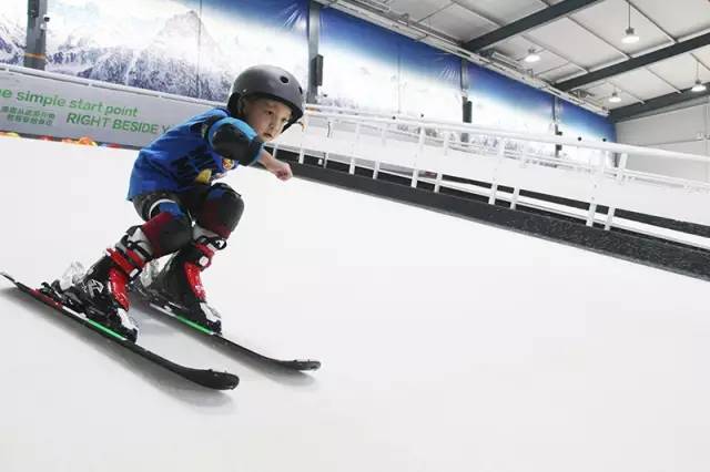 別讓教練成為孩子滑雪路上的絆腳石北極狐室內滑雪來幫您