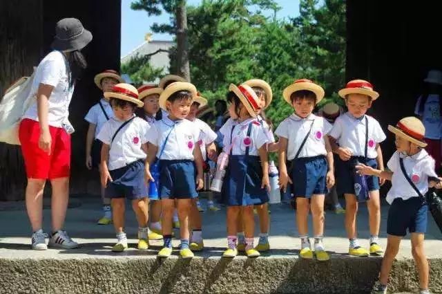 实拍日本小学生放学全过程,最后一幕令人深思!