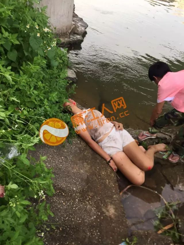 网曝廉江那良村桥头发生车祸几名女子被撞下运河