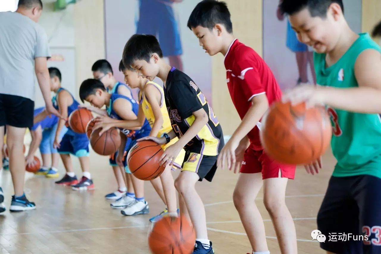 sbs青训营周末班开营150名学员开用激情开启篮球之旅
