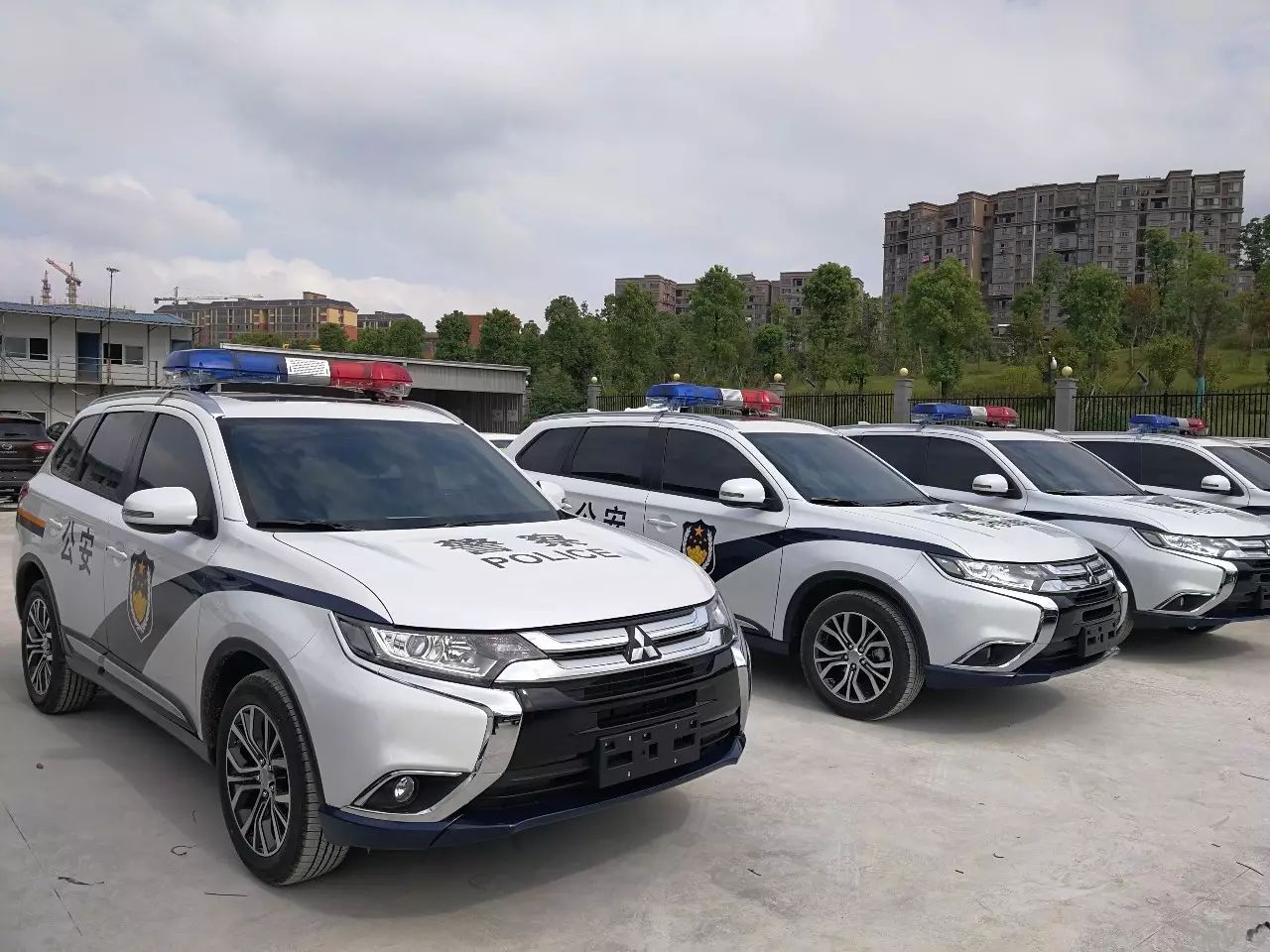 威武換裝正氣上崗警車歐藍德保一方平安