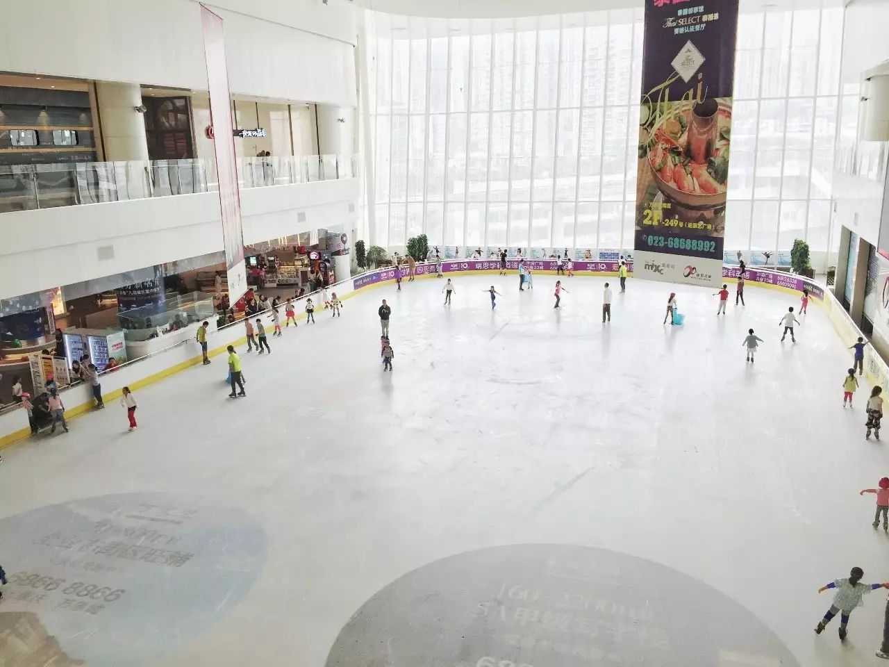 杭州冰纷万象滑冰场图片