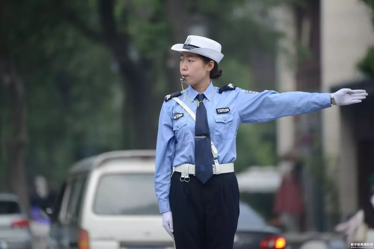 中国女交警服装图片