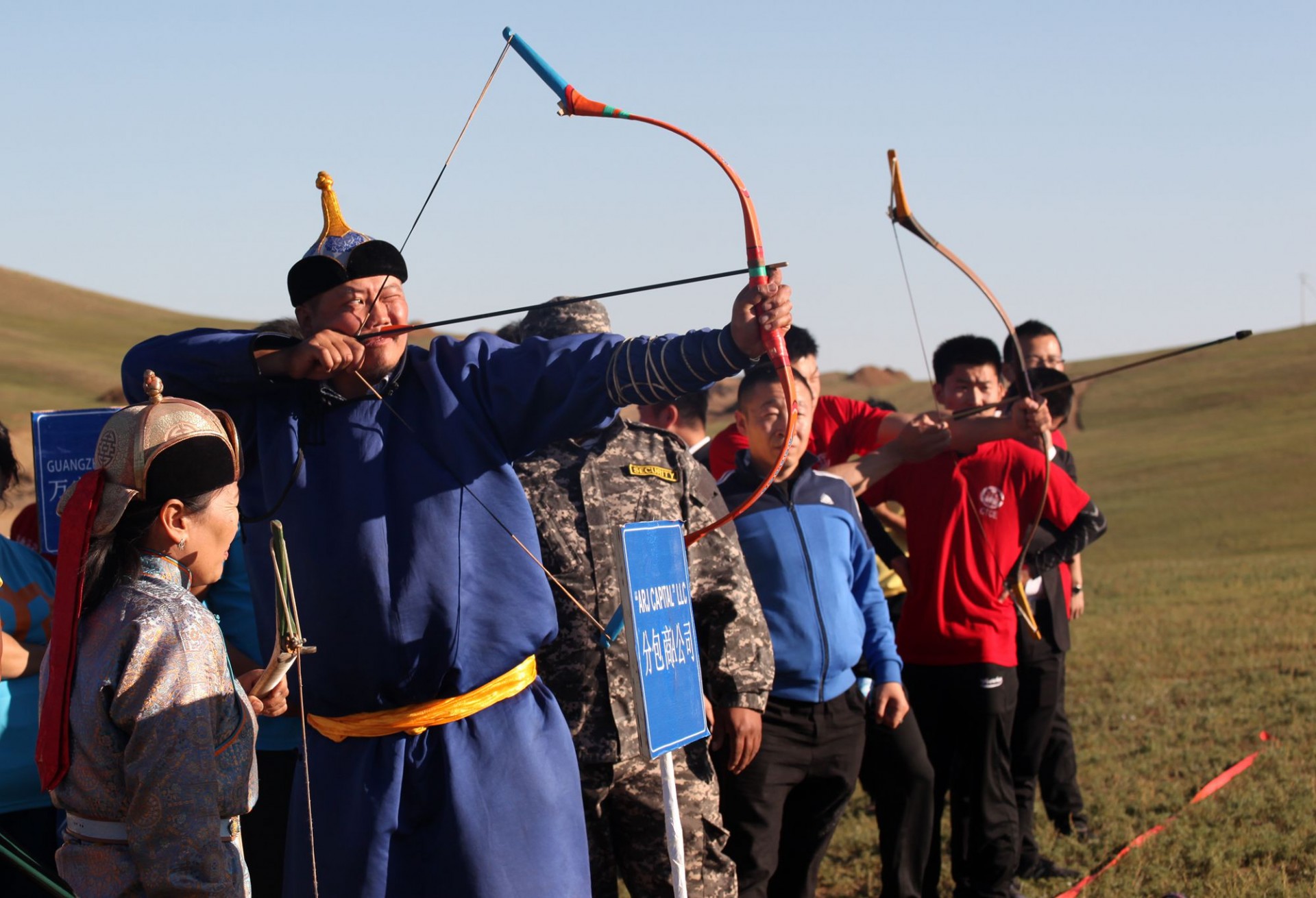 蒙古式射箭手法图片