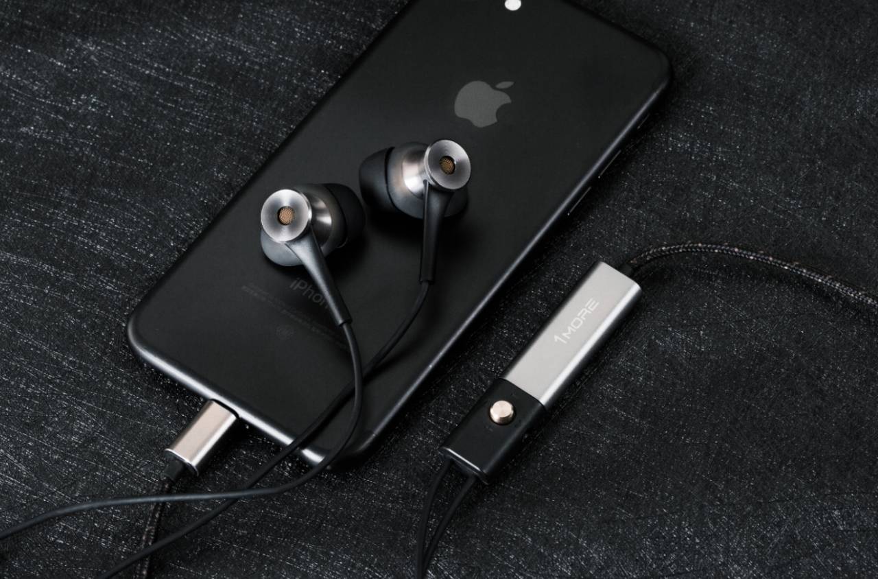 和1more一起看苹果发布会送iphone专属降噪耳机
