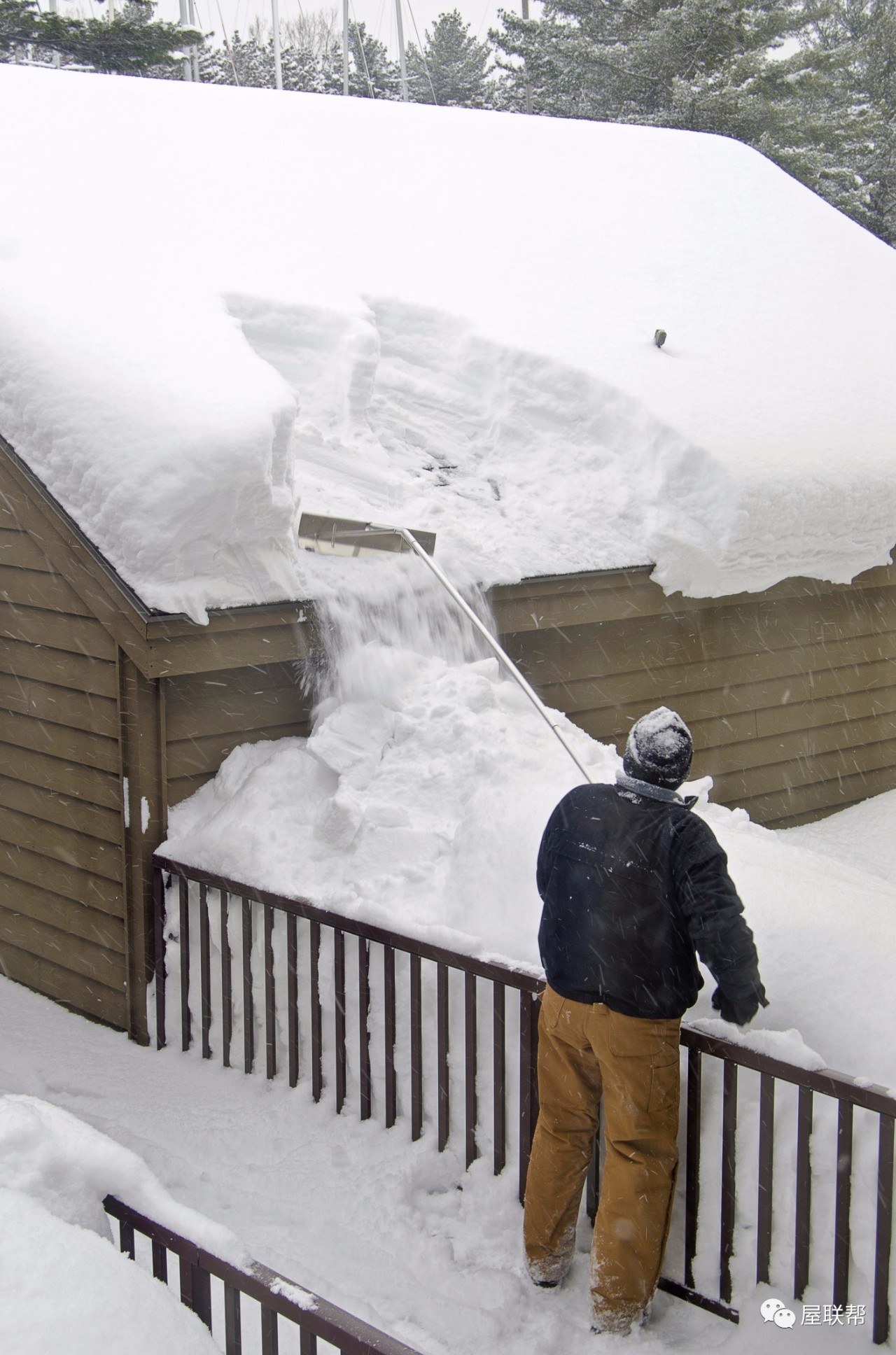 如何修复经历了暴风雪的屋顶?