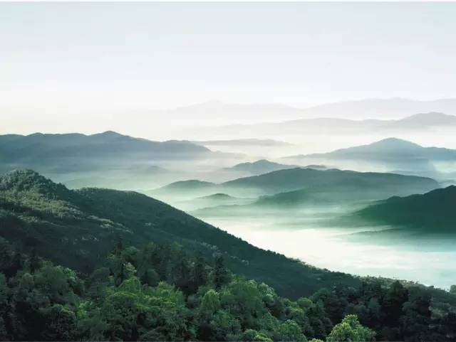 罗浮山由不透水的花岗岩地层组成,山体切割程度大,大小432座山峰,峭壁