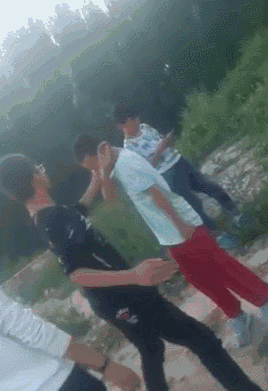 小学生打架斗殴图片