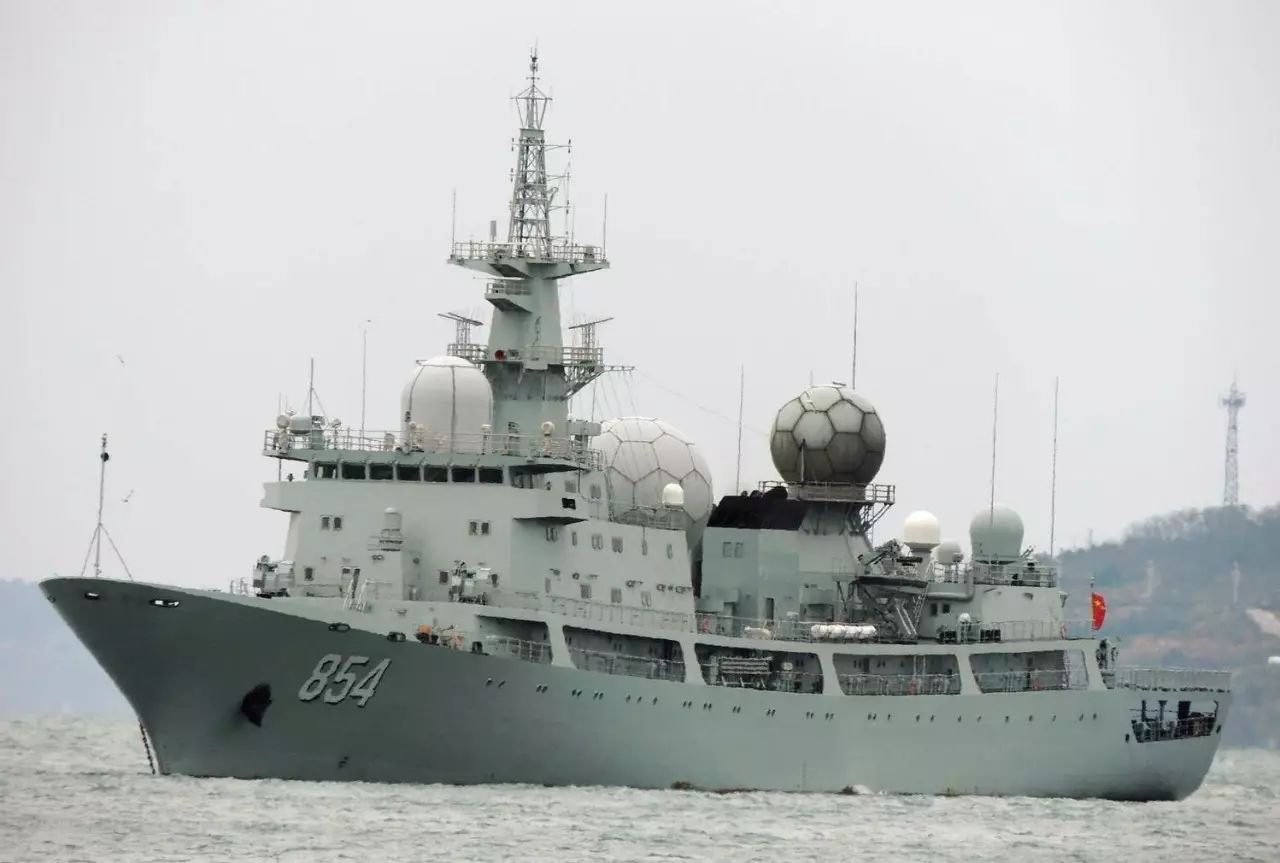 中国新电子侦察船亮相强化信息化作战能力