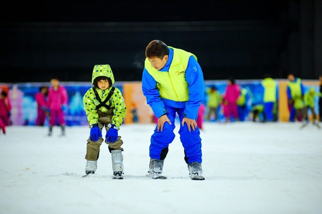 5折丨仅78元来三只熊冰雪王国滑雪纯正的北国风情酷爽不停歇瞬间酷酷