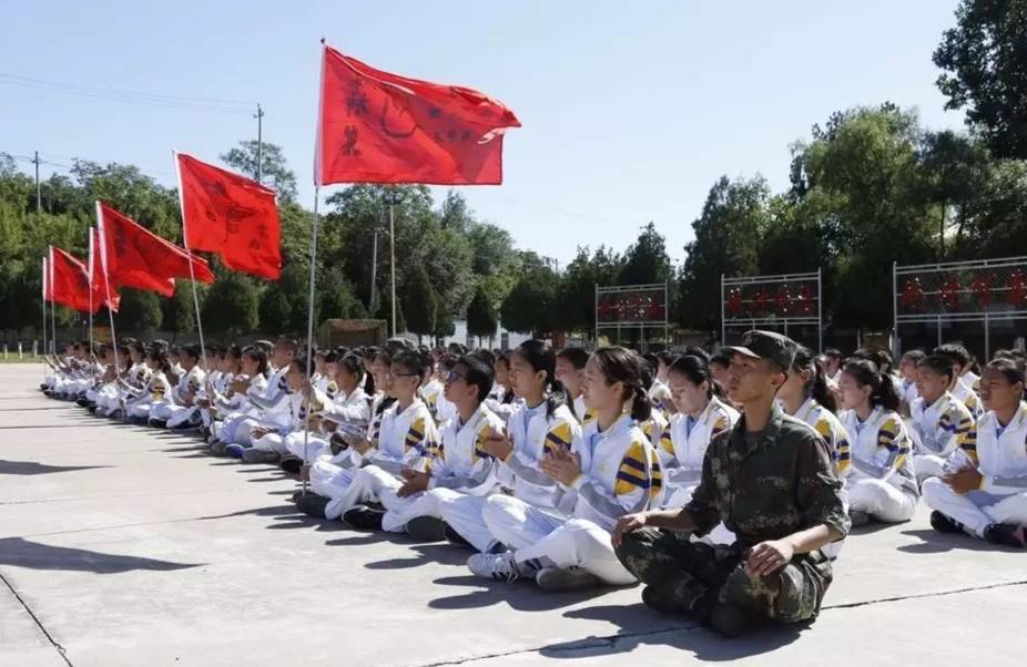 河北创城记现场直击北京市八一学校保定分校七年级新生军训结业仪式