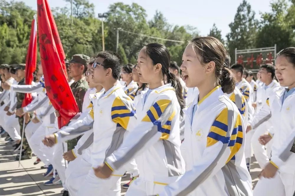 河北创城记现场直击北京市八一学校保定分校七年级新生军训结业仪式