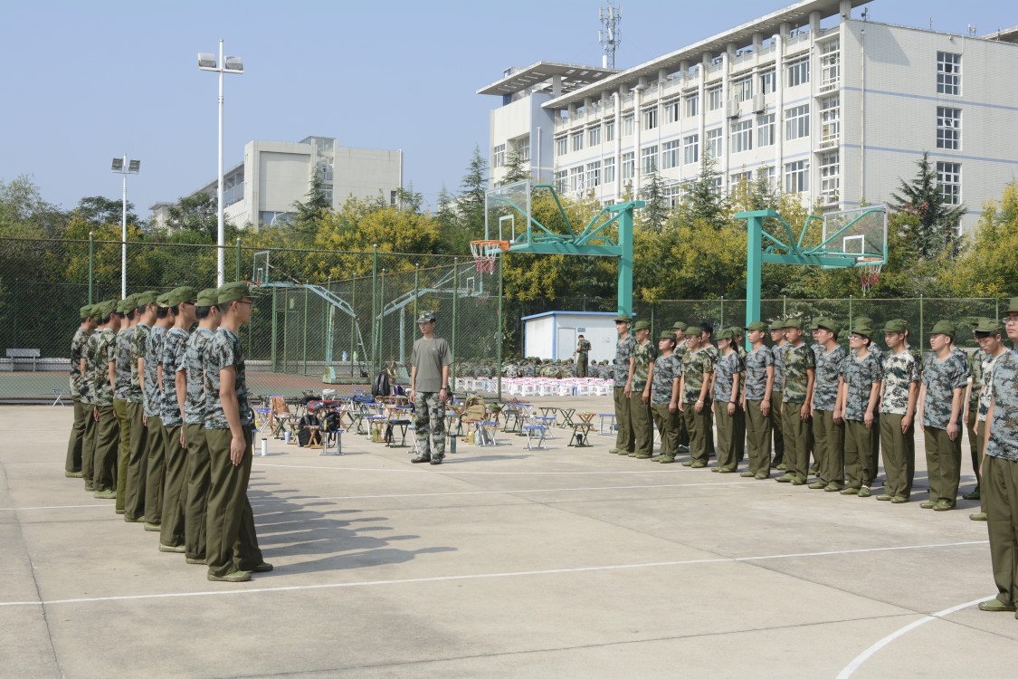 必須曝光,城建軍訓竟然有這樣的教官!