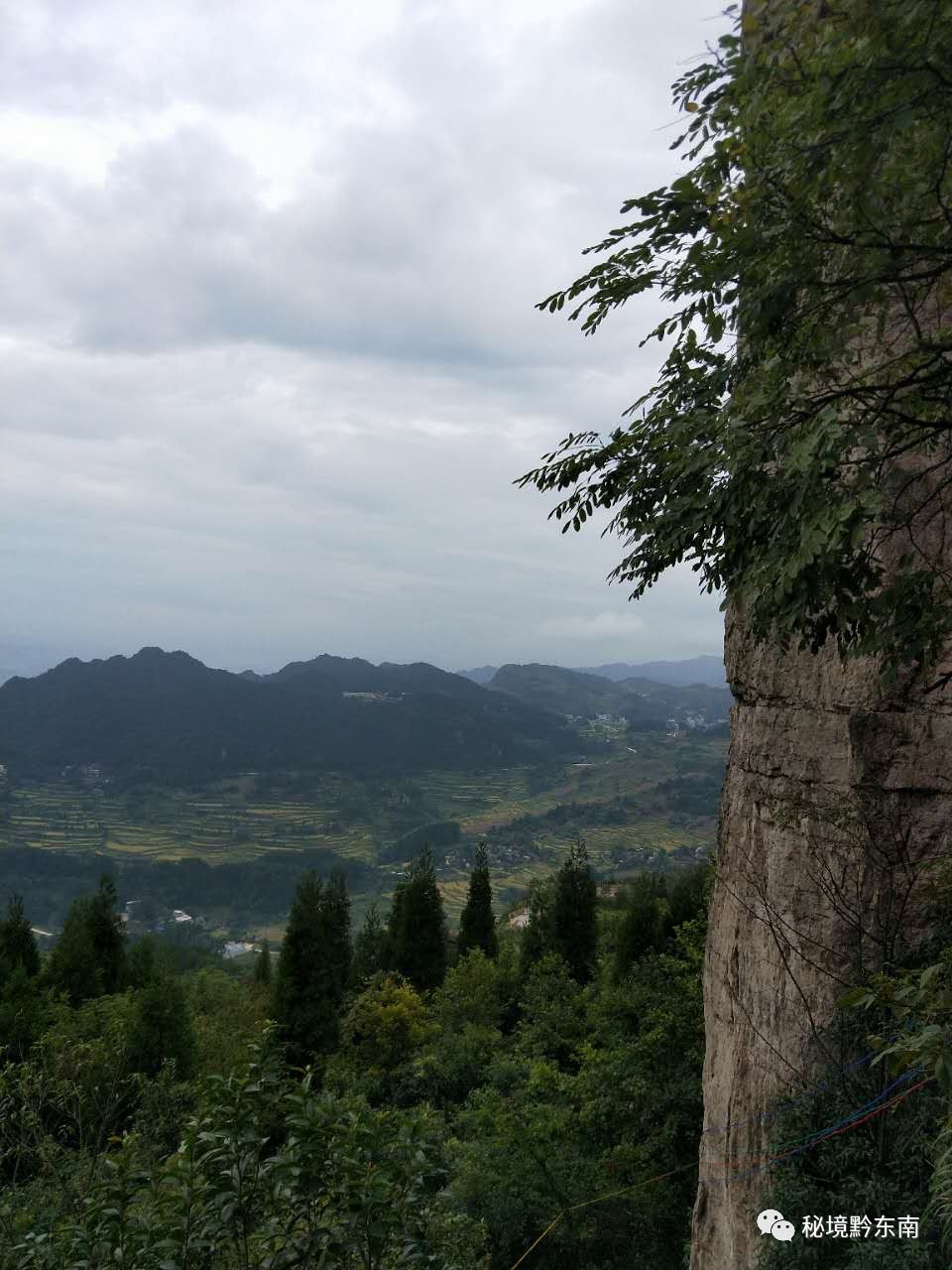 關注凱里香爐山三鷺騰雲去一峰駕霧來