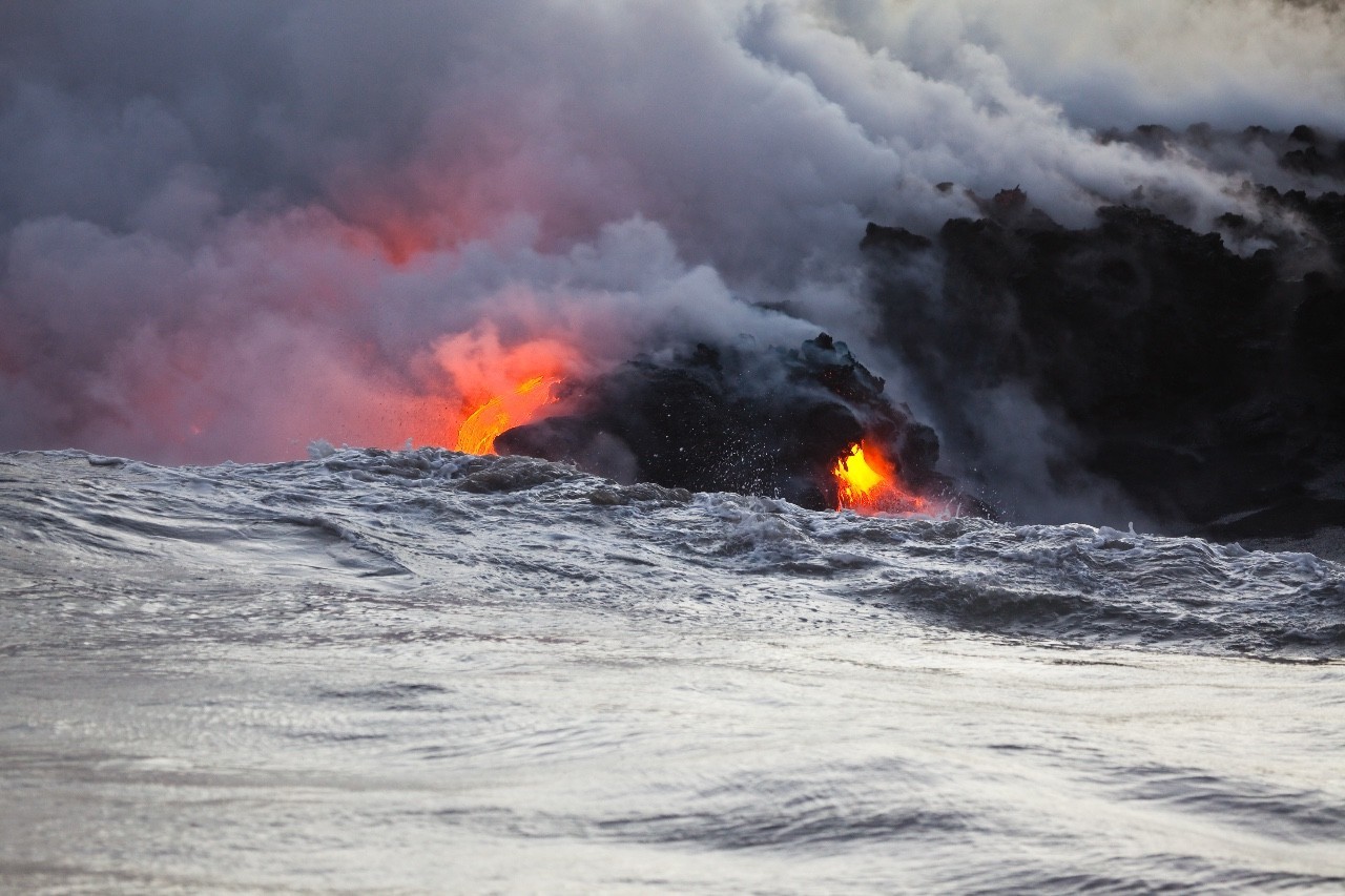 日本海底火山图片