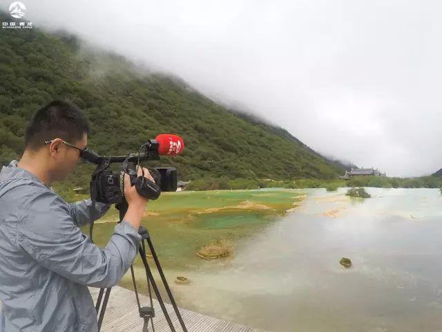 绝美彩池 姜跃斌/摄 最近"美丽阿坝·处处是景点"采访活动走进了黄龙