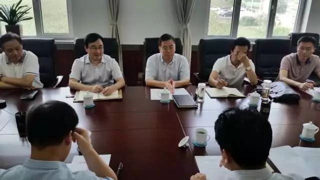 书记郭瑞刚汇报了南高乡开展贫困人口建档立卡"回头看"工作的进展情况