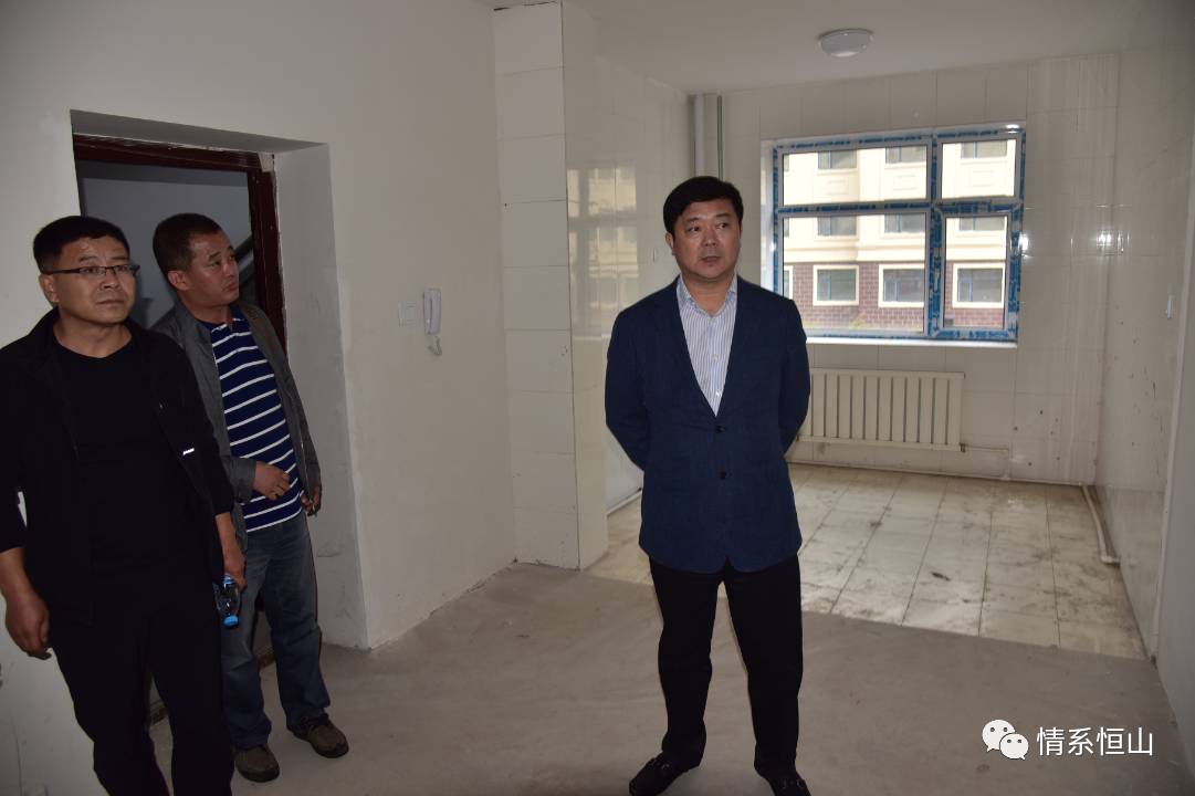 区委书记唐利军带队调研区内回迁安置住房及道路改建工作