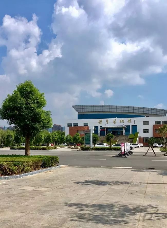 走进江苏省新海高级中学优化适合师生发展的优雅环境追