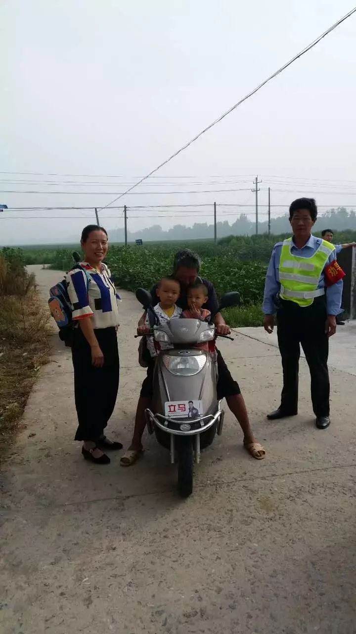 棉船交警加大农村道路交通违法整治,严查机(电)动三,四轮车搭载学生