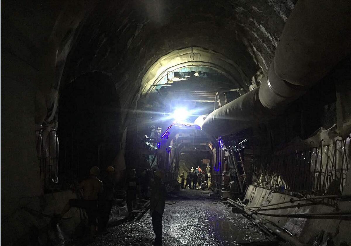 广西百色一在建隧道坍塌9人被困，生命探测仪暂未发现生命迹象-新闻频道-和讯网