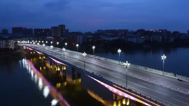 耒阳鹿岐峰大桥图片