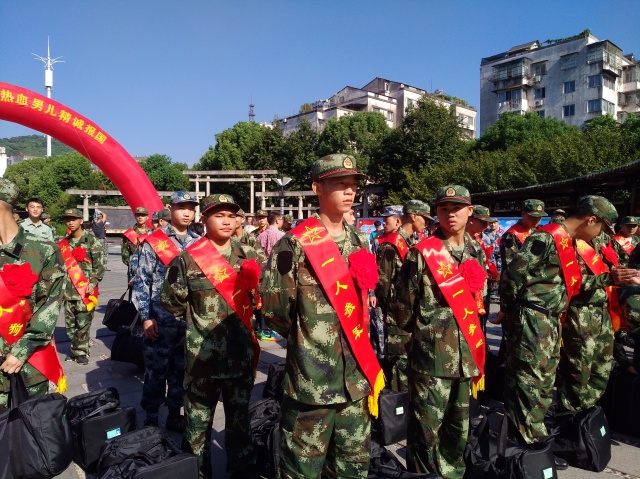 【保安·头条】参军报国 无上光荣 保安乡两位新兵今日入伍