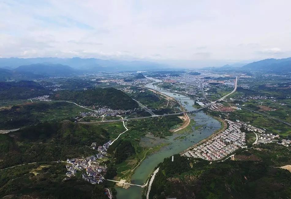 宋徽宗时的状元,著名才子沈晦亦有诗赞此处"寒流穿曲岸,支径入翠微.