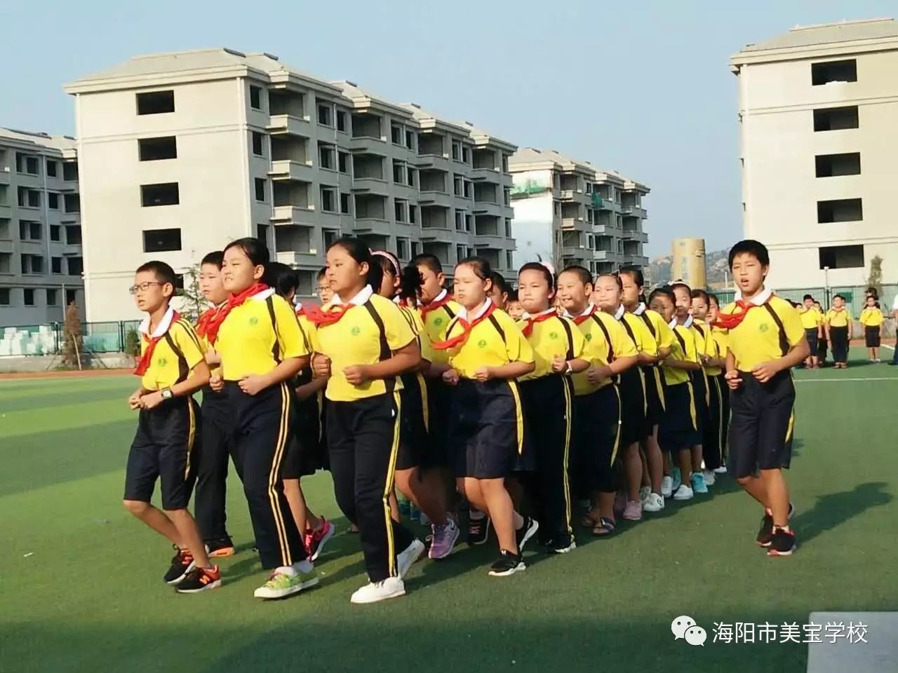 鬥志昂揚迎風起航美寶學校小學部軍訓匯演圓滿成功