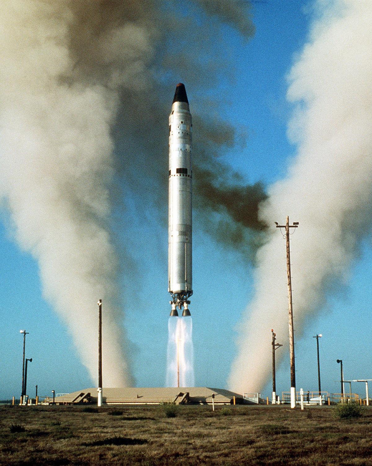 MX洲际导弹图片