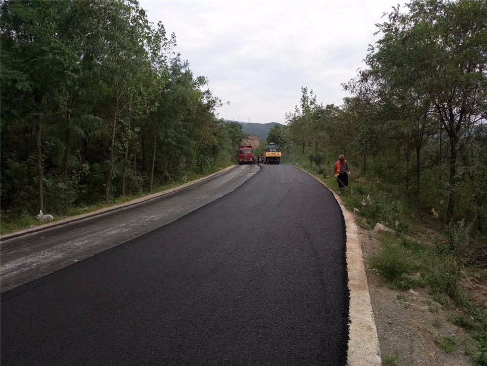 柏油路水稳层图片