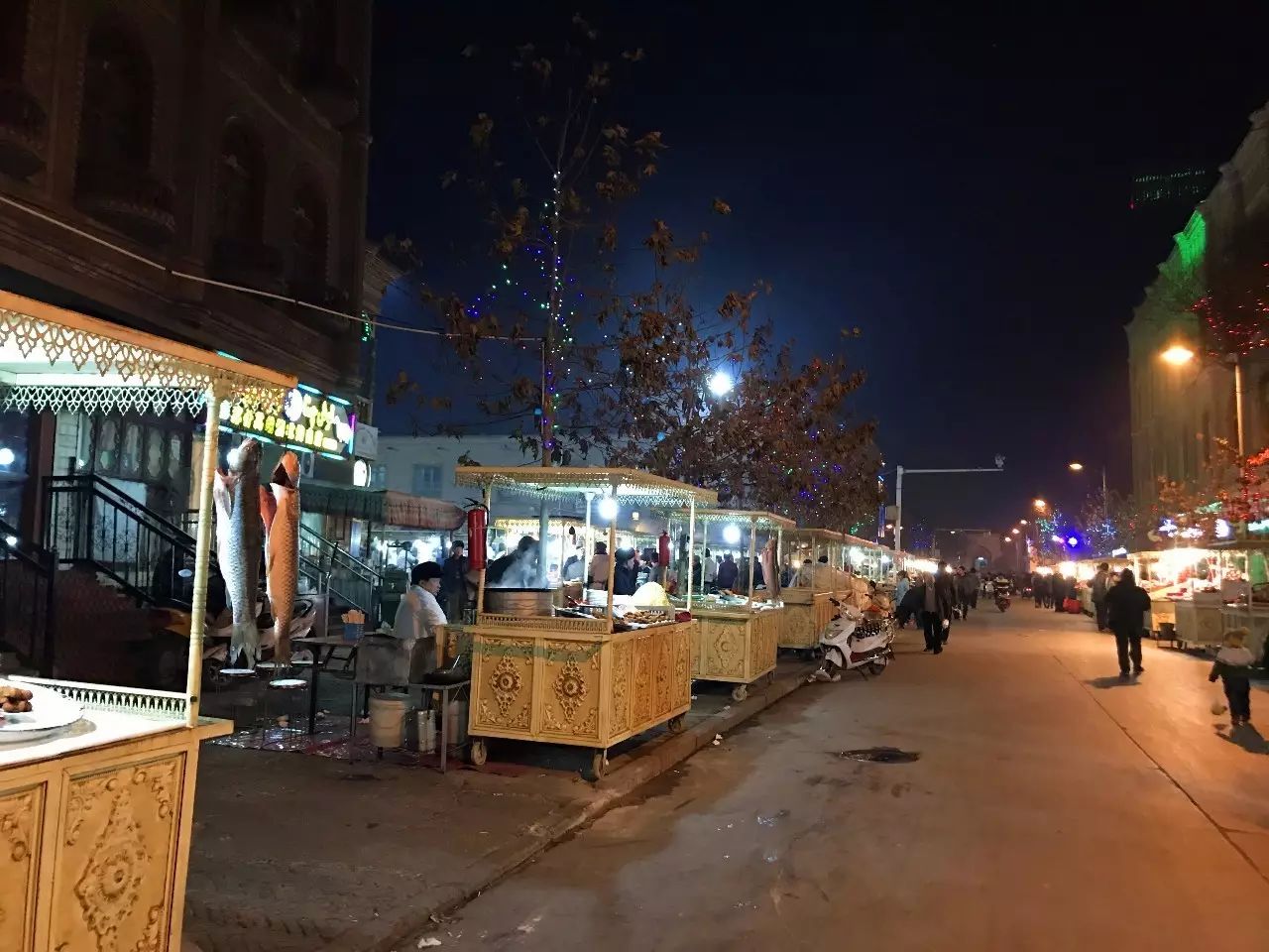艾提尕尔夜市图片