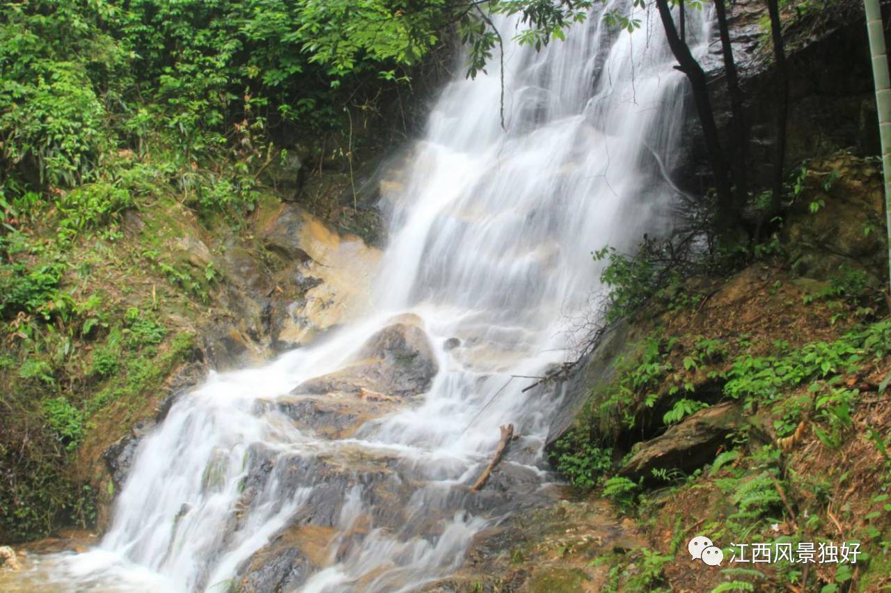 邊山景區五峰山系羅霄山北的餘脈,是萍鄉四大名山之一,因有5座海拔600