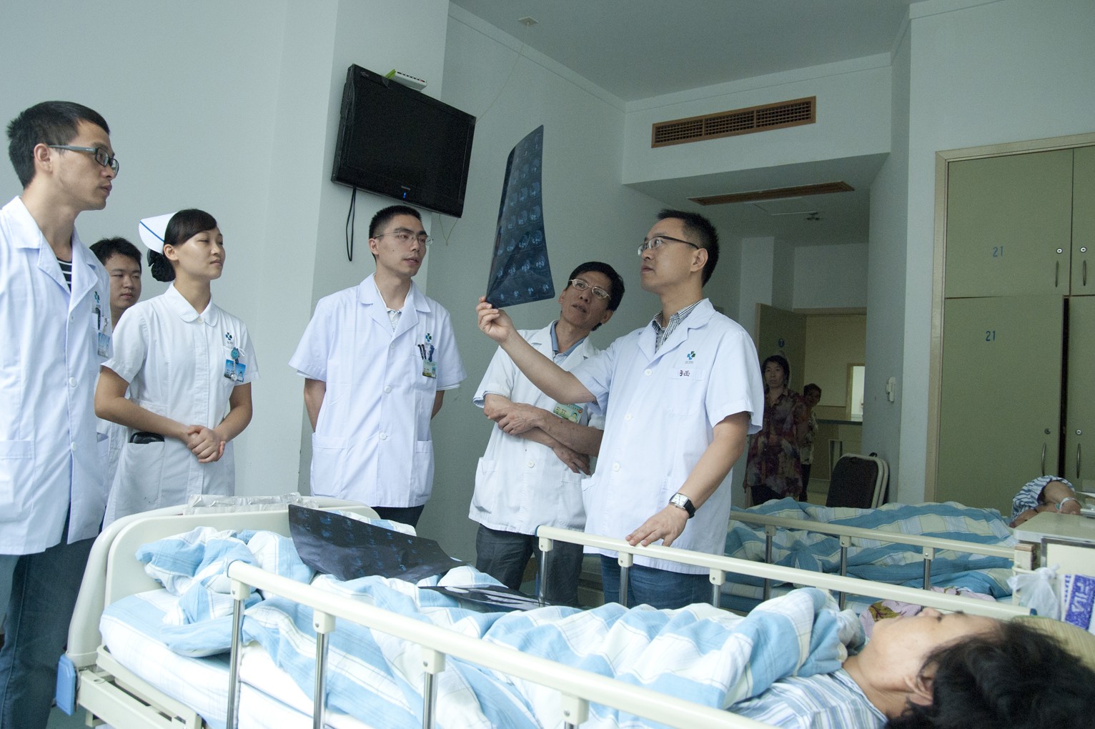 西苑医院全天优先跑腿代处理住院如患者入院24小时内转科由接收科室