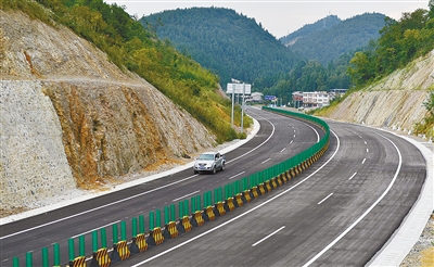 利川绕城环线公路建设正酣