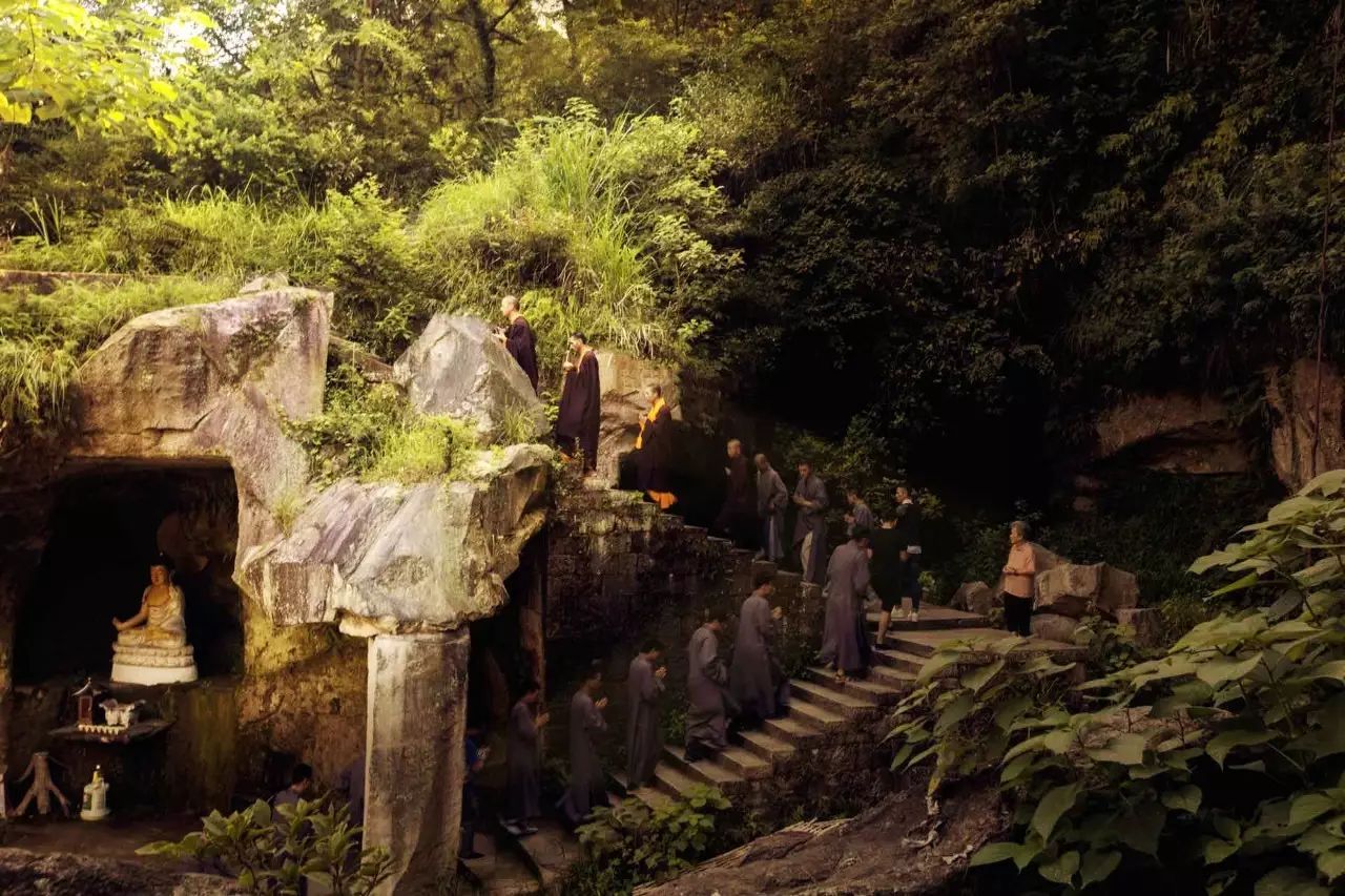 天台山慈恩寺江南敦煌的佛光禅影