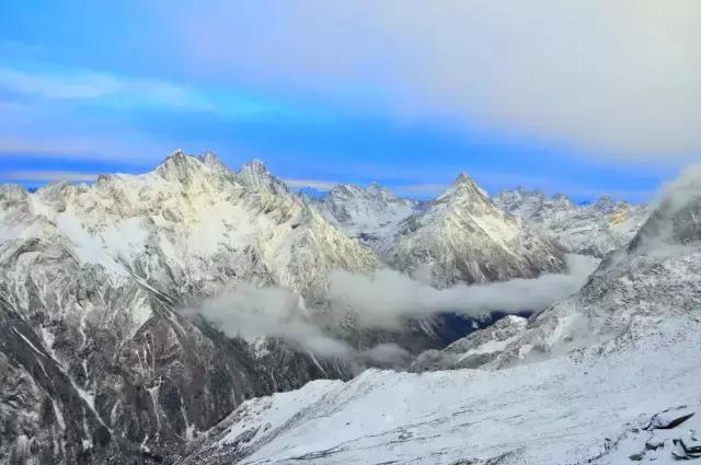 迄今為止,全世界只有20幾位登山員成功登頂么妹峰,攀登該山的都是全