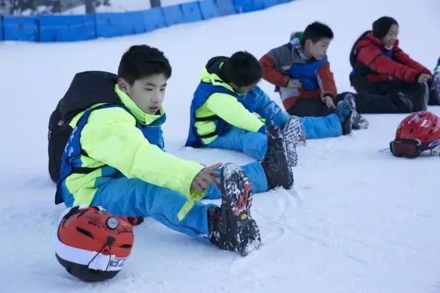纳米体育平台健飞少年圣诞国际学校滑雪训练营(图2)