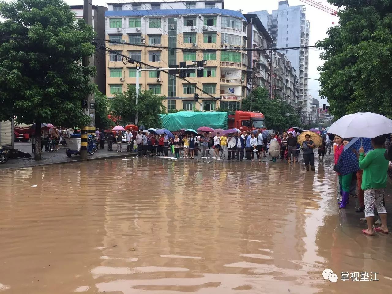 昨夜今晨墊江遭遇暴雨襲擊1人失蹤多個鄉鎮受災嚴重