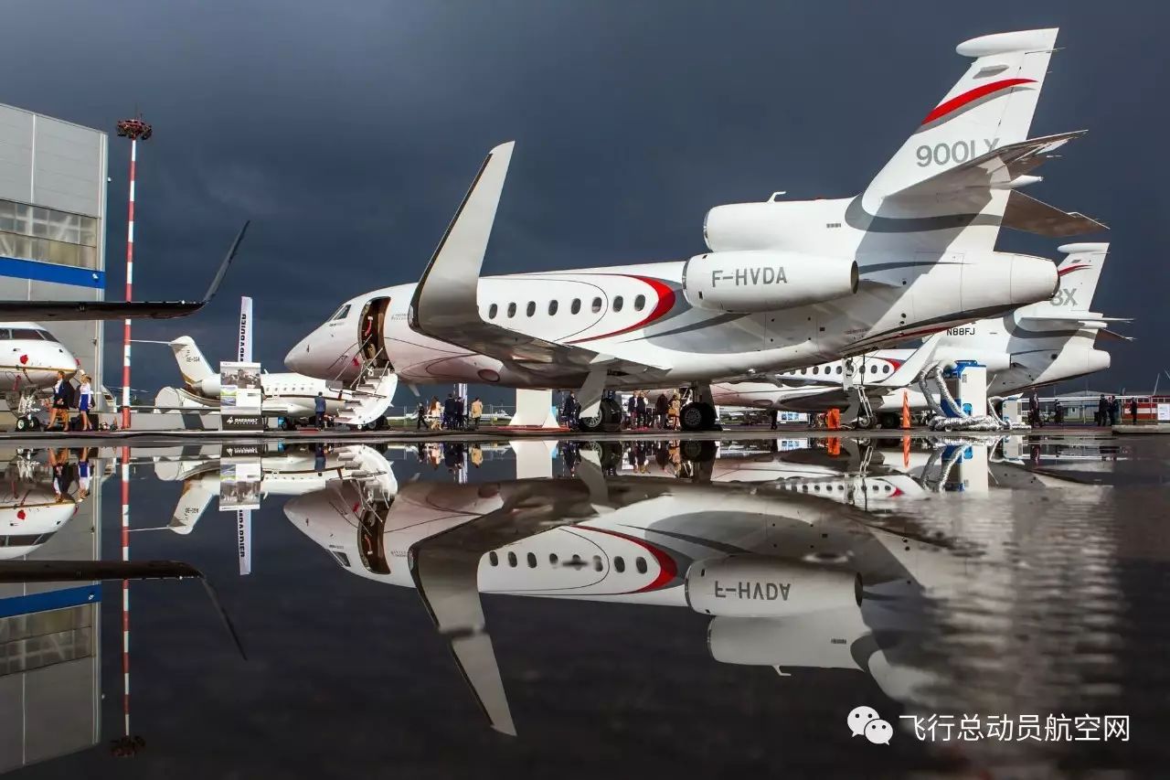 达索亮相2017年jetexpo并展示猎鹰8x与900lx三引擎公务机