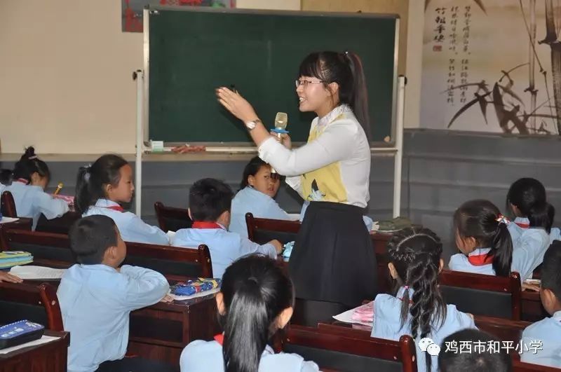 和平小学举行青年教师教学展示活动