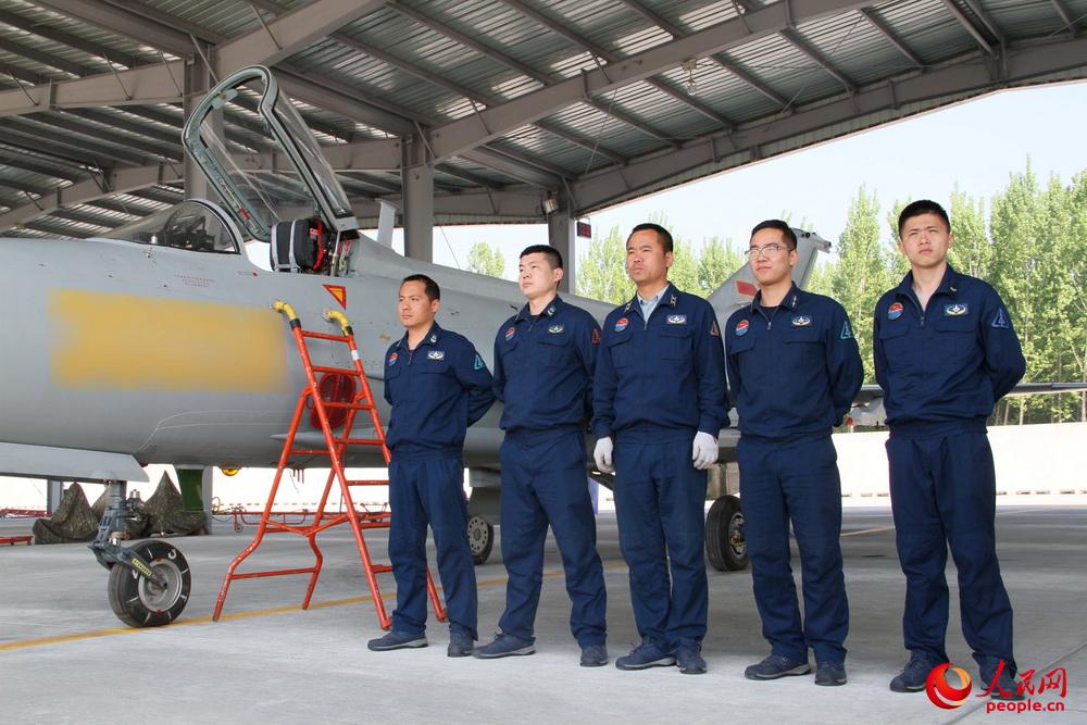 中部戰區空軍航空兵某旅精學深悟破解轉型難題