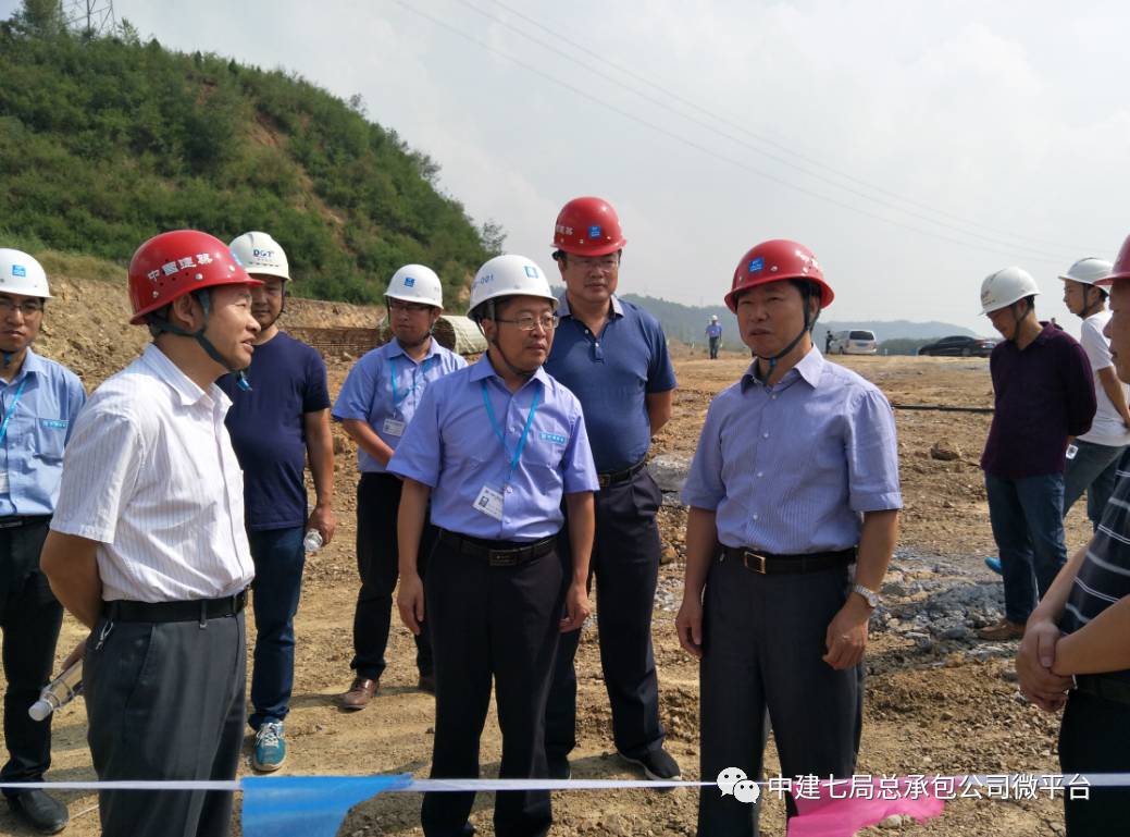 区区长邹龙权一行赴十堰市西城大道(阳光大道)二期道路工程项目视察