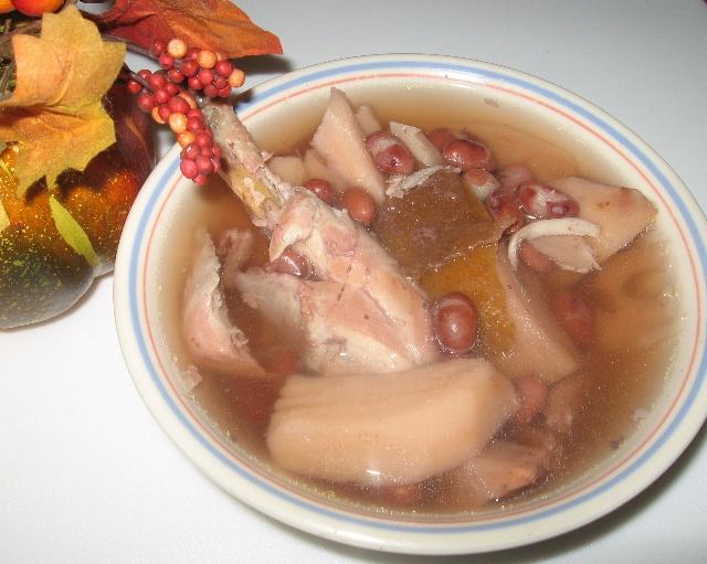 好先生石锅拌饭,吃完石锅拌饭以后再来一碗莲藕红豆白鸽汤,美味停不