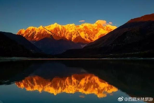 西藏林芝的秋季经常可以看到南迦巴瓦一天当中风景不同