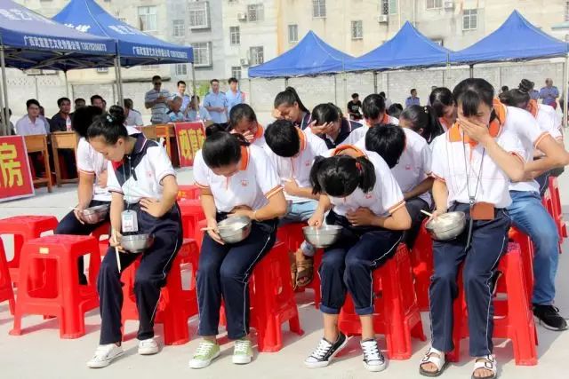 城基中学食物中毒图片