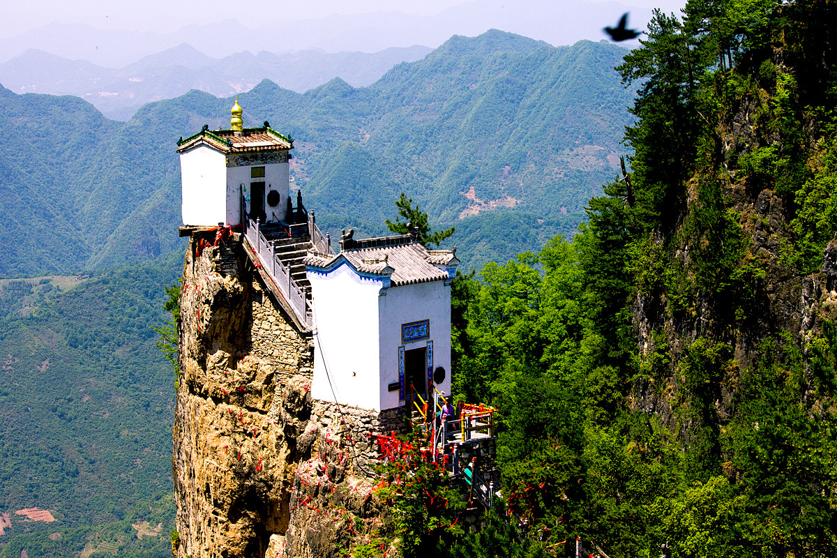 罕见陕西这个县保存了200多处云端古寨堪称东方古城堡