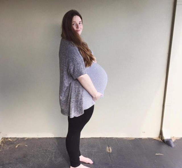 女子两次怀孕都产下三胞胎,最后一个娃出来时让人错愕