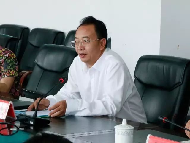 市委书记杨浩东一行到临沧市一中视察调研